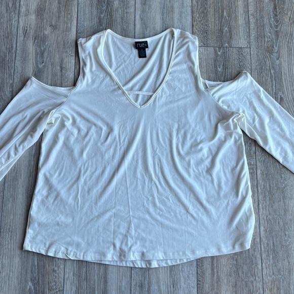 Rue21 + Plus Size 2X Ivory Cold Shoulder Cutout Top - Picture 1 of 5